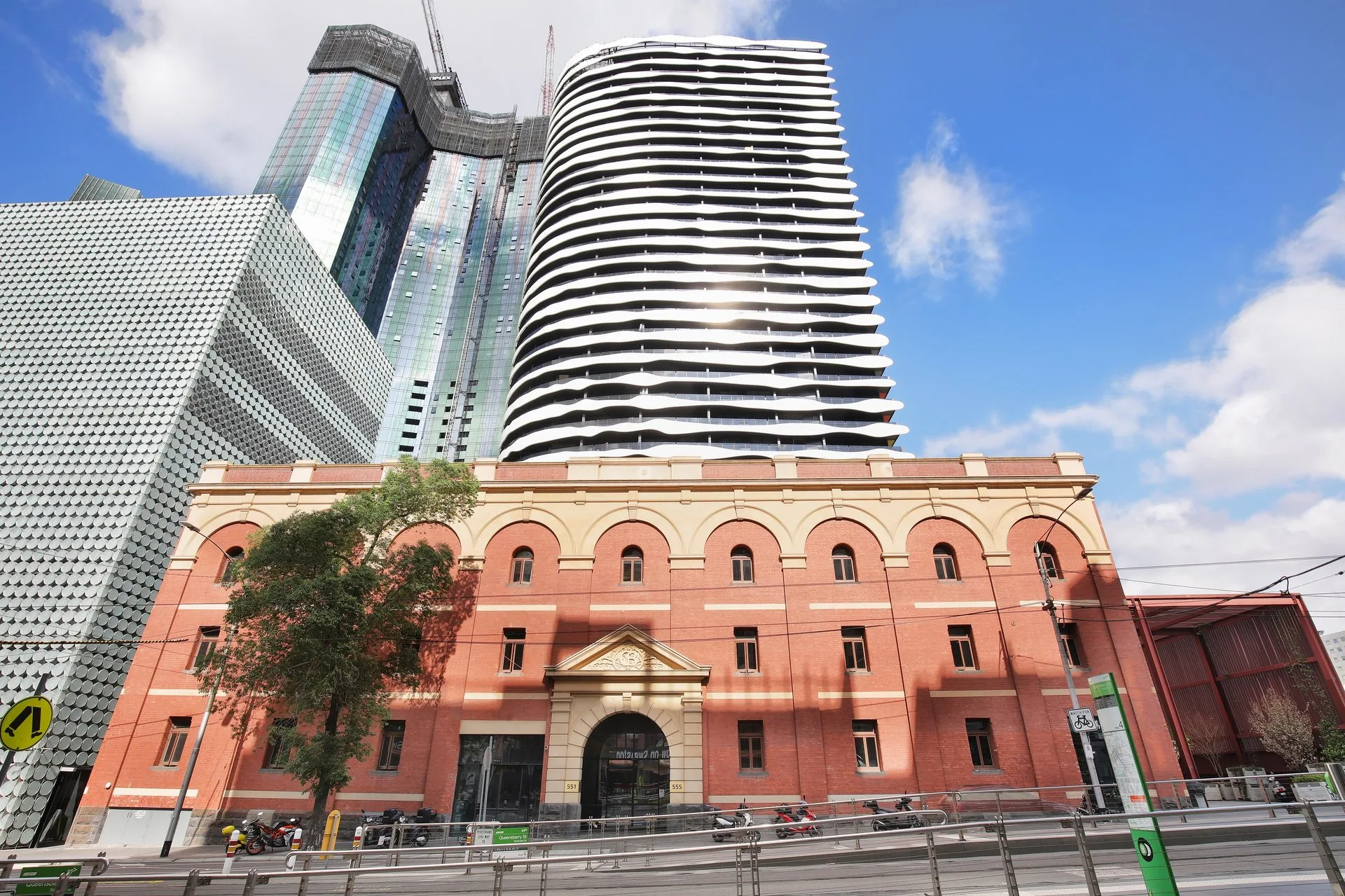 The building sits within the broader zone influenced by Melbourne Metro tunnelling activities.
