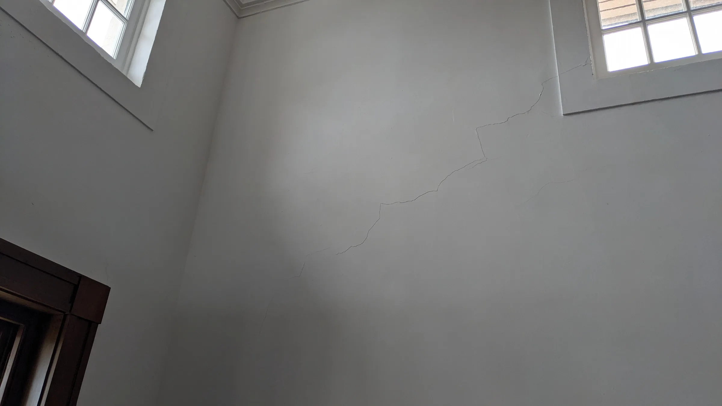 The pattern and location of cracking provided important clues about the underlying cause.