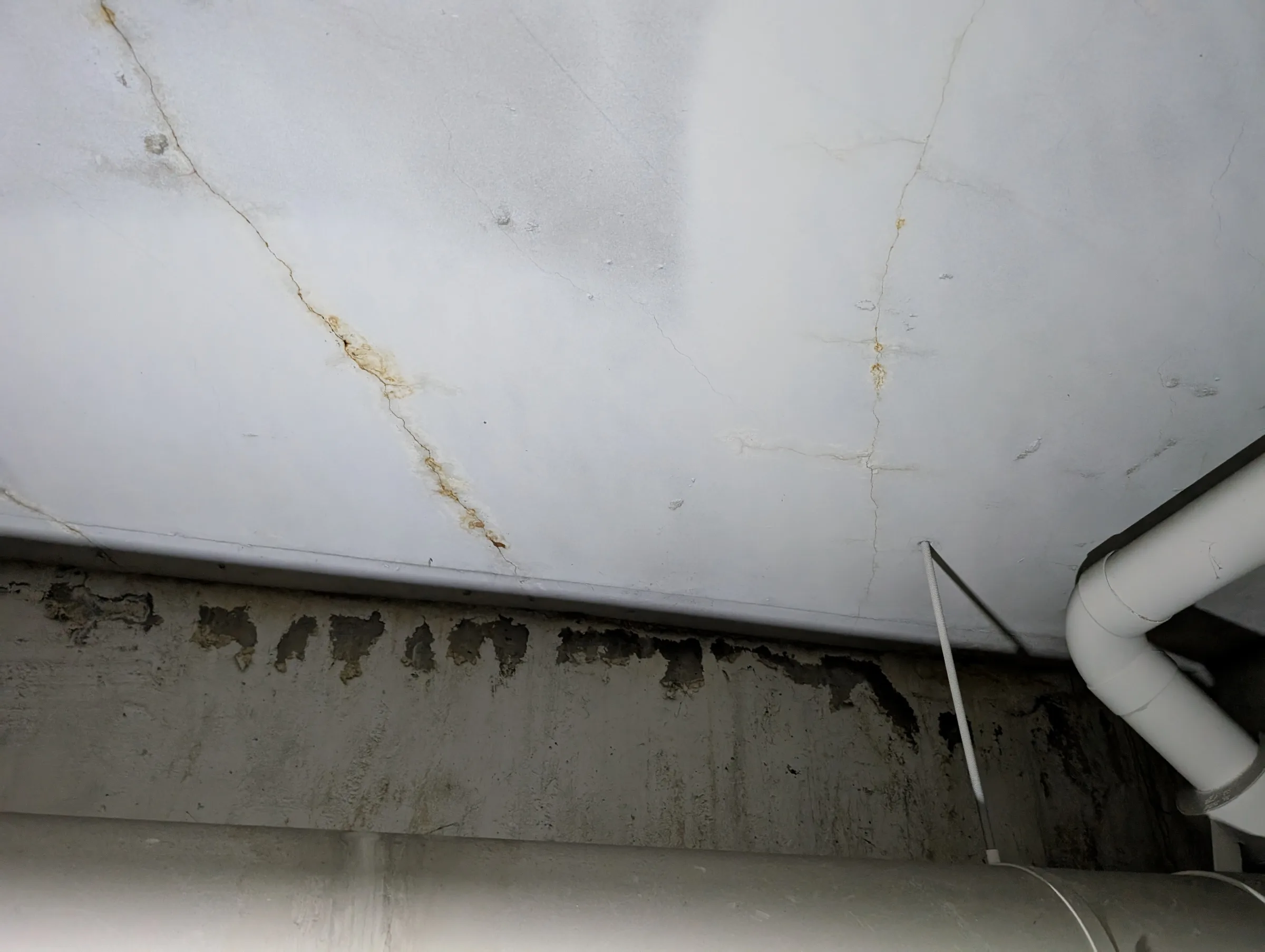 One of the prominent cracks that initially raised structural concerns.
