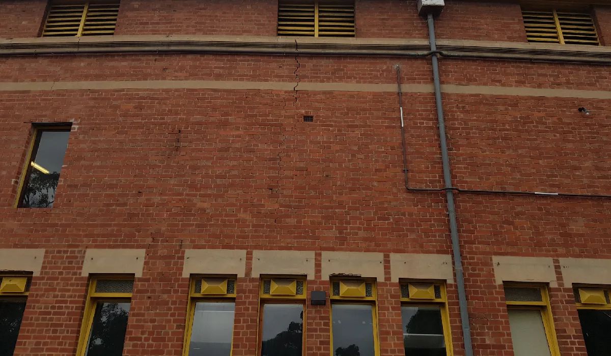 How can you tell if a Crack is Structural?